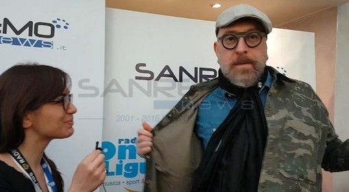 Mario Biondi a #Sanremo2018 riceve la cartolina di Sanremonews: “Mi avete fatto ciccione! Io sono dimagrito” (VIDEO)