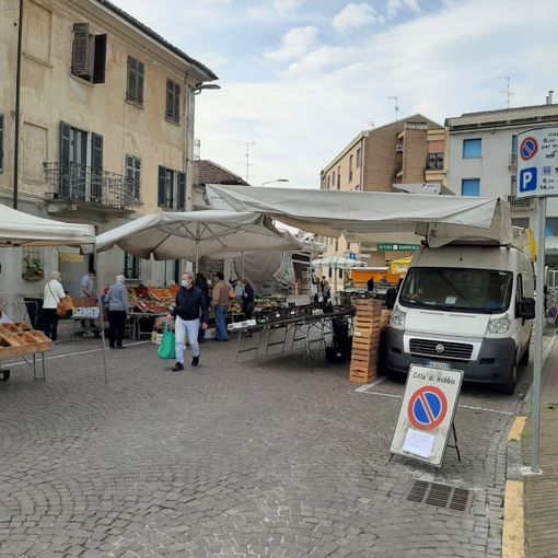 Robbio, al mercato sanzionati un ambulante (400 euro) e un cittadino in bicicletta (41 euro)