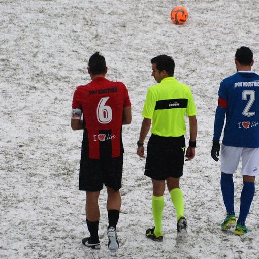 Calcio serie D: Il derby fra OltrepoVoghera e Pavia è vinto.....dalla neve