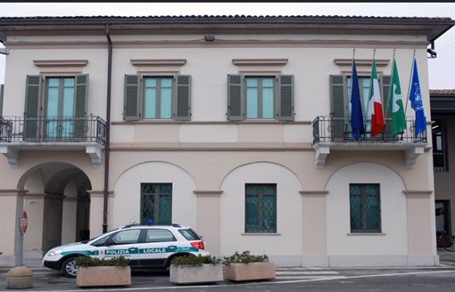 Parona, quattro contagi di cui due deceduti. Il comune invita a rimanere a casa: “Non ci sono scadenze (patenti, revisioni e documenti d’identità)”