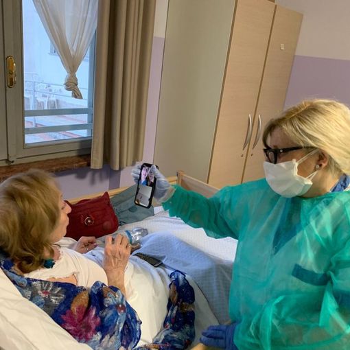 Covid-free da molti mesi le Rsa di “Sereni Orizzonti” in provincia di Pavia. Stanze attrezzate per gli incontri coi familiari mentre continua il servizio di videochiamate all’esterno