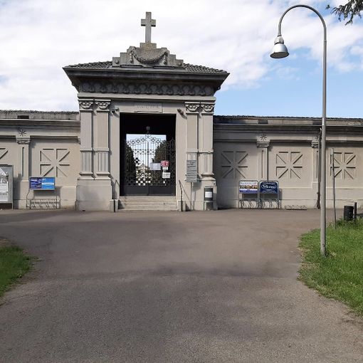 Robbio, riaperto da una settimana il cimitero. Nel weekend attivi i volontari per regolare il flusso