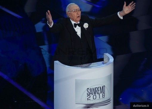 &quot;Grazie a Sanremo sono diventato Pippo Baudo&quot;. Il conduttore dei record sul palco a 50 anni dalla prima volta