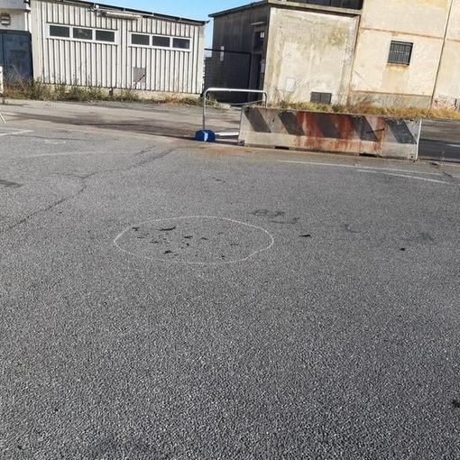 Vado Ligure, ragazza si dà fuoco nel piazzale dove morì il padre: è grave