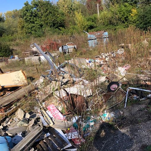 Vigevano, scoperta discarica abusiva di 2000 metri cubi in un’area di 5000 metri quadrati