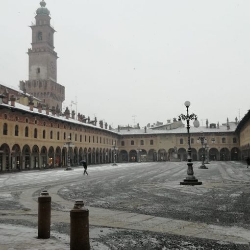 - FOTONOTIZIA - Vigevano: neve in città, disagi soprattutto per i pedoni