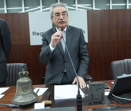 Il pavese Giuseppe Villani presiede la prima seduta del Consiglio regionale