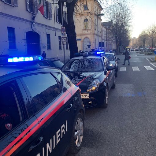 Voghera: lo perseguitavano da mesi per riscuotere un credito, denunciati due uomini