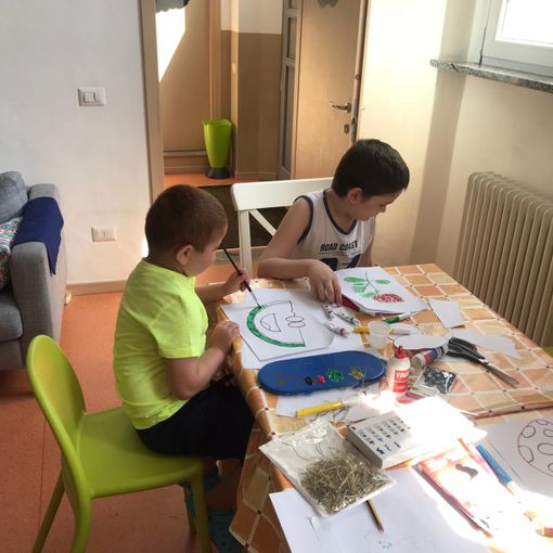 Regali solidali: il calendario AGAL con i disegni dei bambini colpiti da malattie oncoematologiche