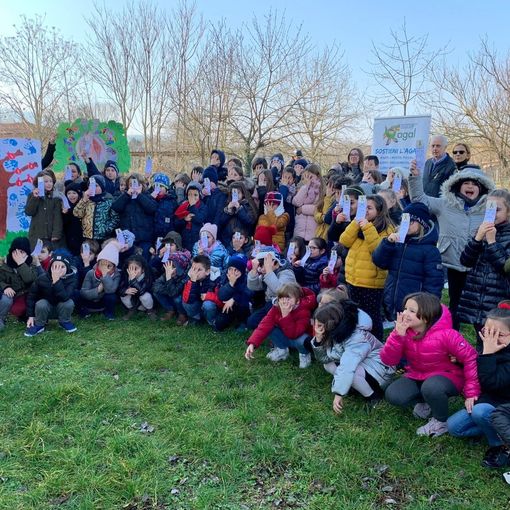 - (FOTOGALLERY) - Cancro infantile, melograni della speranza nelle scuole del pavese
