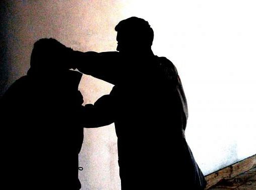 Lacchiarella: picchia ed estorce soldi al fratello sordomuto, i Carabinieri lo arrestano