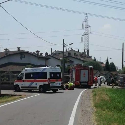 Bareggio: automobilista perde il controllo del veicolo e finisce nel canale