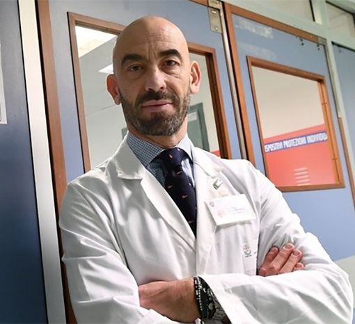 Coronavirus, Bassetti: «Gente riversata negli ospedali per colpa di una comunicazione schizofrenica»