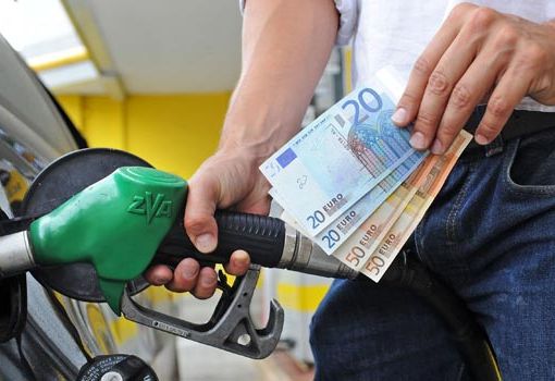 Caro benzina, Codacons: &quot;Italia ai primi posti in Europa&quot;