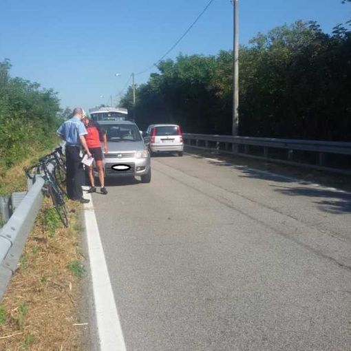 Magenta: ciclista urtato da un’auto in via Bottego, strada pericolosa per i ciclisti