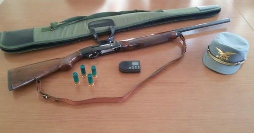 A caccia con i richiami acustici vietati, denunciati sei cacciatori