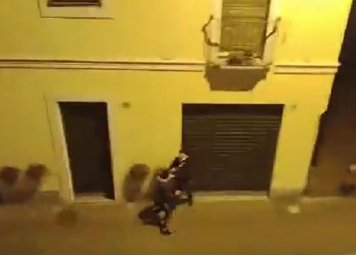 Magenta: schiamazzi e bullismo in centro città, residenti esasperati. Identificati dai Carabinieri una ventina di minorenni (VIDEO)