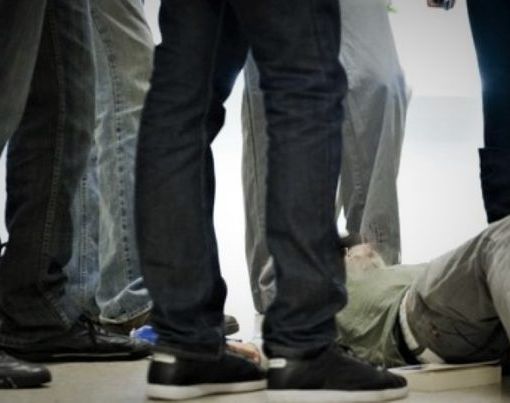 Corbetta: minorenne aggredito da una banda di coetanei finisce al pronto soccorso