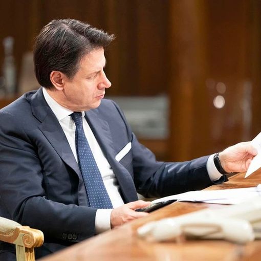 Coronavirus, Conte ha firmato il nuovo Dpcm: bar e ristoranti chiusi dalle 18
