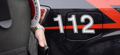 Carabinieri eroi: salgono sul tetto e salvano in extremis una giovane donna che voleva togliersi la vita