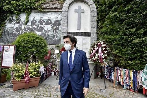 Il Grande Torino non è morto, è soltanto in trasferta: 71 anni anni dopo a Superga c'è solo Cairo. «Questo silenzio ci permette di ascoltare»
