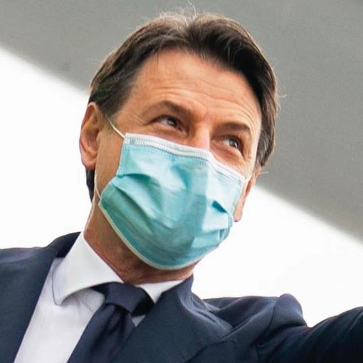 Fiducia a Conte (156 sì, 140 no, 16 astenuti): tutto cambia perché nulla cambi. Nessuno perde, nessuno vince: si andrà avanti così...va in scena pure la Var