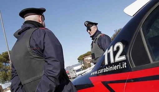 Gropello Cairoli: scritte razziste di fronte all'hotel dei migranti, nei guai due ragazzi 18 enni