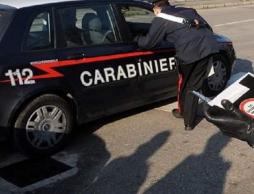 Vittuone: rapinano 70enne dell’auto e, nella fuga, speronano l’auto dei Carabinieri