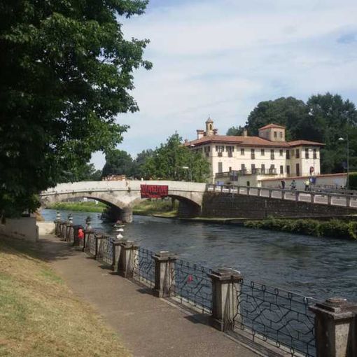 Cassinetta: sei ragazzini sorpresi a fare il bagno nel Naviglio Grande, sempre più difficile far rispettare il divieto