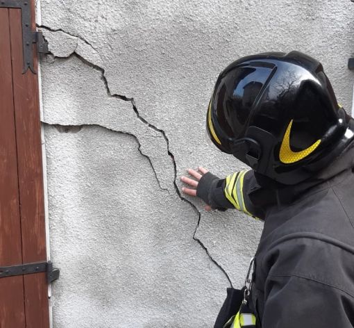 Pavia: intervento dei vigili del fuoco per svuotare le cantine e garage in Borgo Ticino