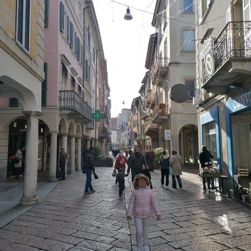 Cosa cambia da zona rossa ad arancione? Aperti tutti i negozi. Coprifuoco &quot;solo&quot; dalle 22 alle 5