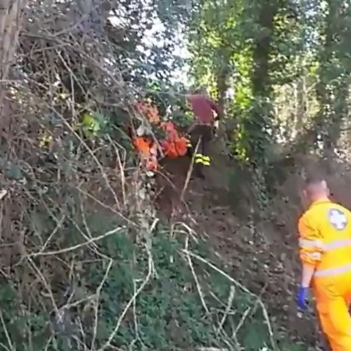 Ciclista cade nel Naviglio Grande in asciutta tra Magenta e Robecco (VIDEO)