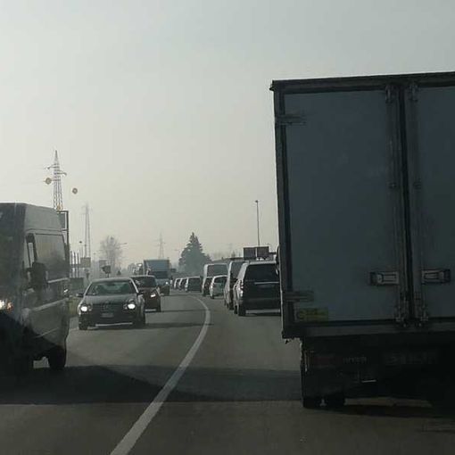 Magenta, apre MD ed è subito coda alla rotonda per Malpensa