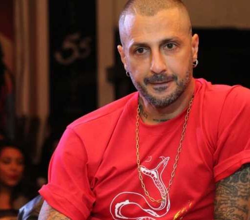 Fa festa con amici e musica (ai domiciliari): Fabrizio Corona ‘pizzicato’ dai Cc