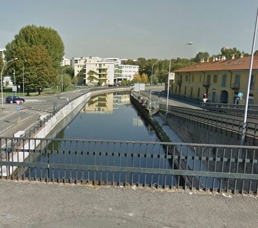 Bus contro auto tra Corsico e Milano, 6 feriti: donna in codice rosso al Policlinico