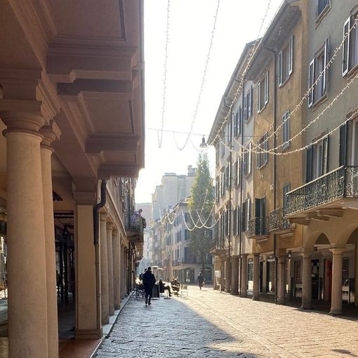Cosa posso e non posso fare in zona arancione? Le Faq del governo con tutte le risposte sulle nuove regole in Lombardia, a partire da negozi e spostamenti