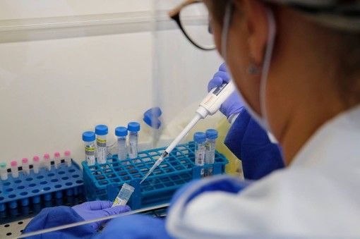 Covid-19, in Italia oggi 12.715 contagi e 421 vittime. Un solo nuovo positivo in Valle d'Aosta, in Lombardia sono 1.832