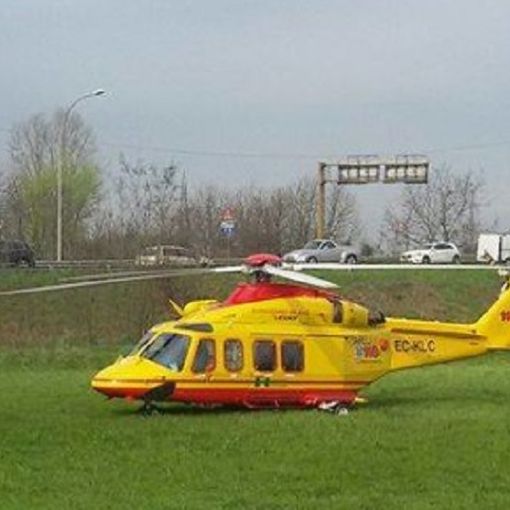 Bareggio: perde il controllo dell’auto e finisce contro il palo, 69enne perde la vita