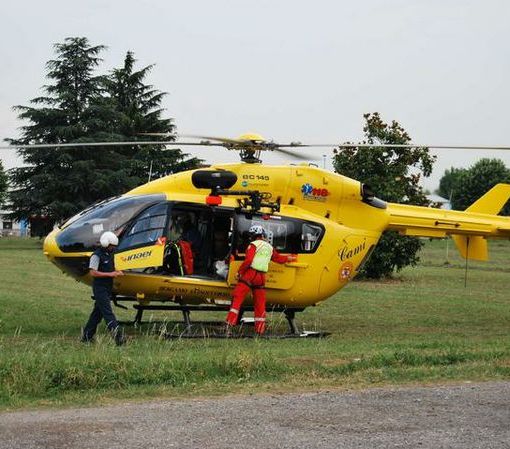 Abbiategrasso: investiti da un’auto mentre attraversano sulle strisce, gravi un uomo e una donna