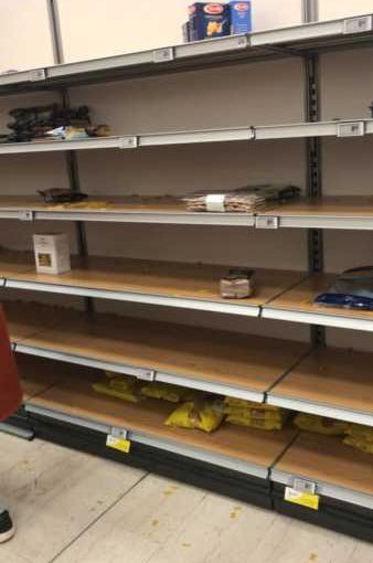 Esselunga presa d’assalto. Ma l’azienda rassicura: scorte piene nei magazzini