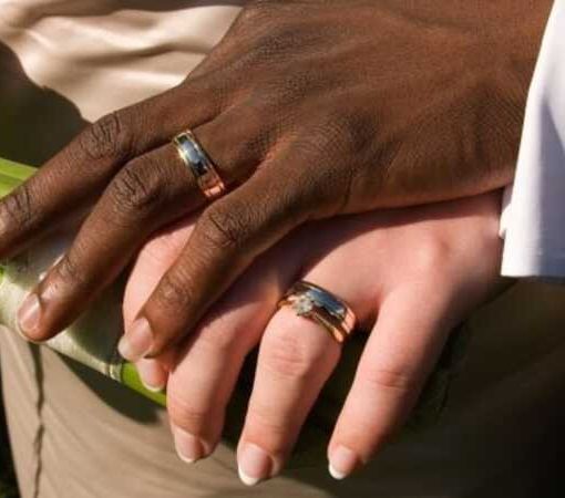 Matrimoni fittizi per migranti, 5 arresti a Milano