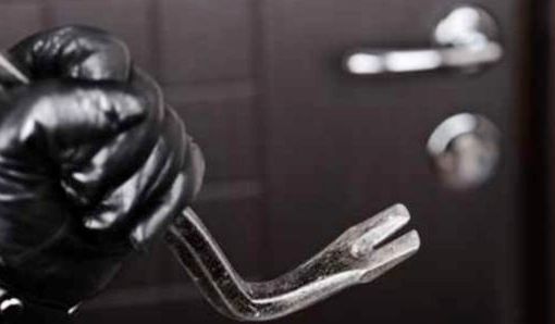 Pavia: ruba in un appartamento, ma il proprietario lo fotografa e scatta l'arresto