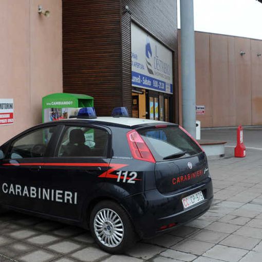 Ladri al Destriero di Vittuone: rubano smartphone e tablet all’Unieuro