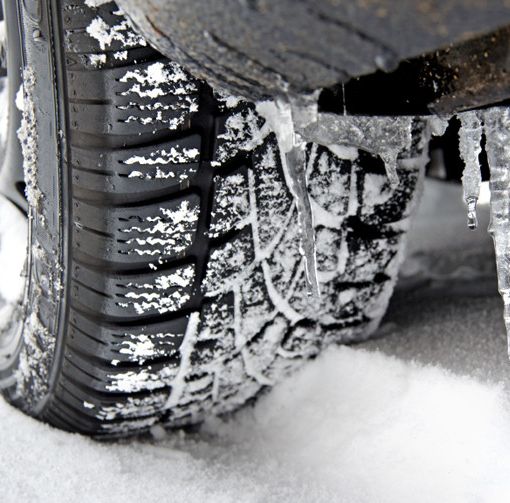 Dal 15 novembre obbligo di gomme invernali o catene a bordo sulle strade della Lombardia