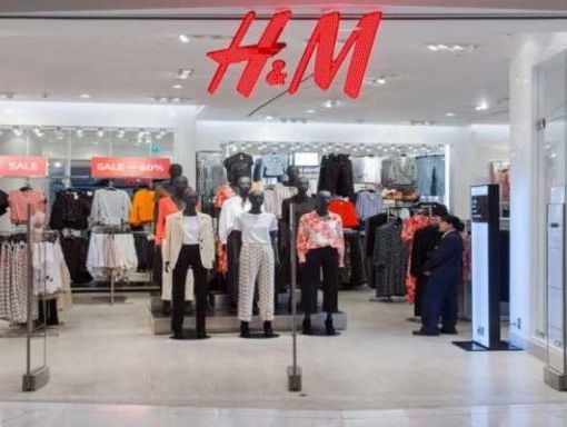 Effetto virus, H&amp;M chiude 8 negozi in Italia