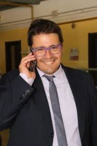 LA STORIA. Robbio, giovane bloccata a Londra senza soldi. Ci pensa il sindaco a pagarle il volo di ritorno
