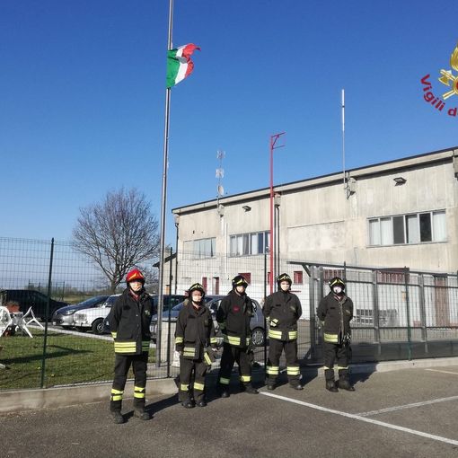 Saluto Vigili del Fuoco Volontari di Mede alle vittime del Coronavirus