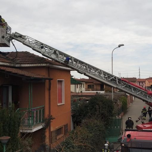 Casorate Primo: fiamme in un sottotetto di via Adda