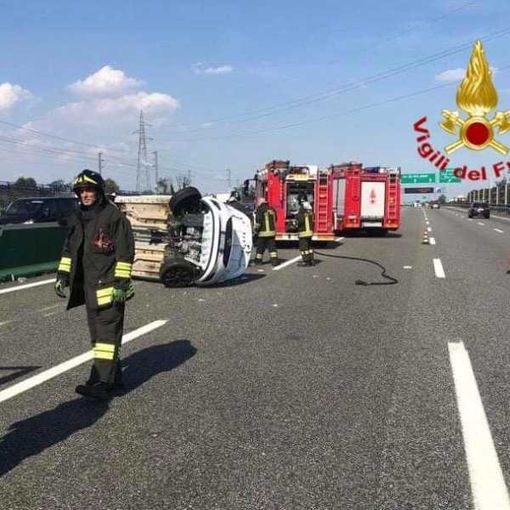 Incidente sulla A4 tra Arluno e Rho: auto si ribalta, sei feriti