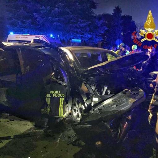 Scontro tra due auto a Robecchetto con Induno: coinvolti tre bambini e tre adulti
